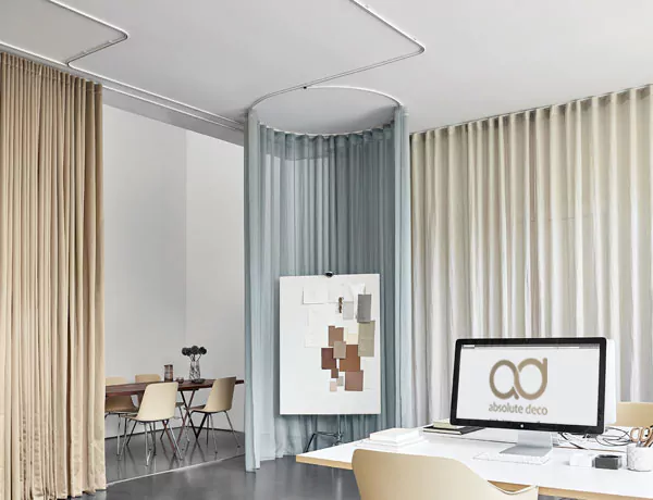 rail à rideau courbé coudé bureau magazin Absolute Deco